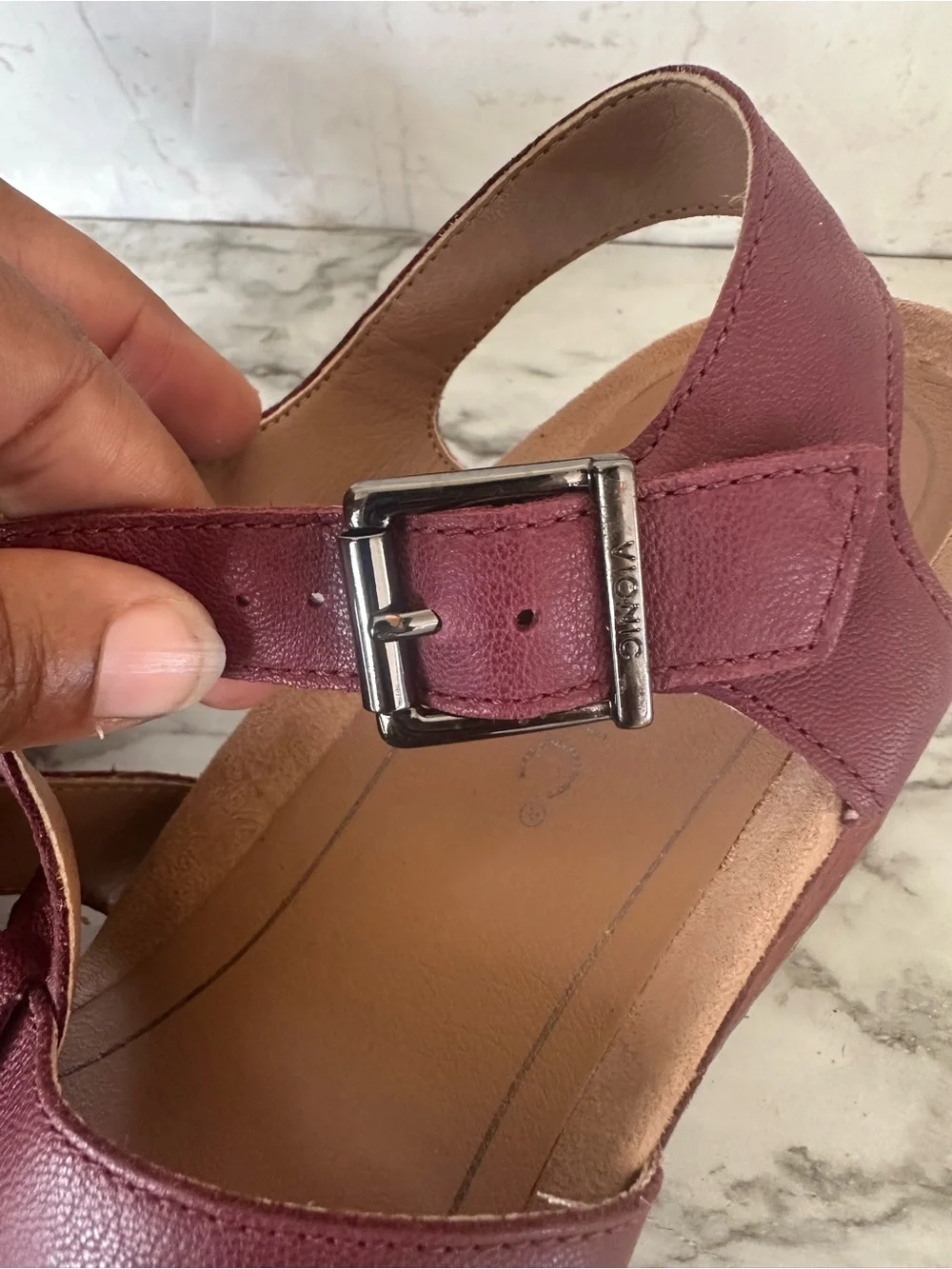 Vionic Tawny Burgundy Wedge Leather Sandals Sz 9 Comfort Casual Orthotic Comfy
